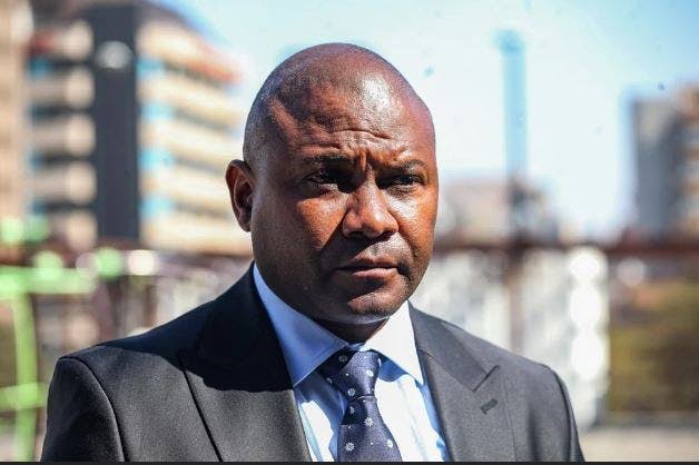 Both born in South Africa by South African women, both have foreign fathers but one is South African the other a Zimbabwean.

Indeed we have a problem. 

#JolideeMatongo RIP