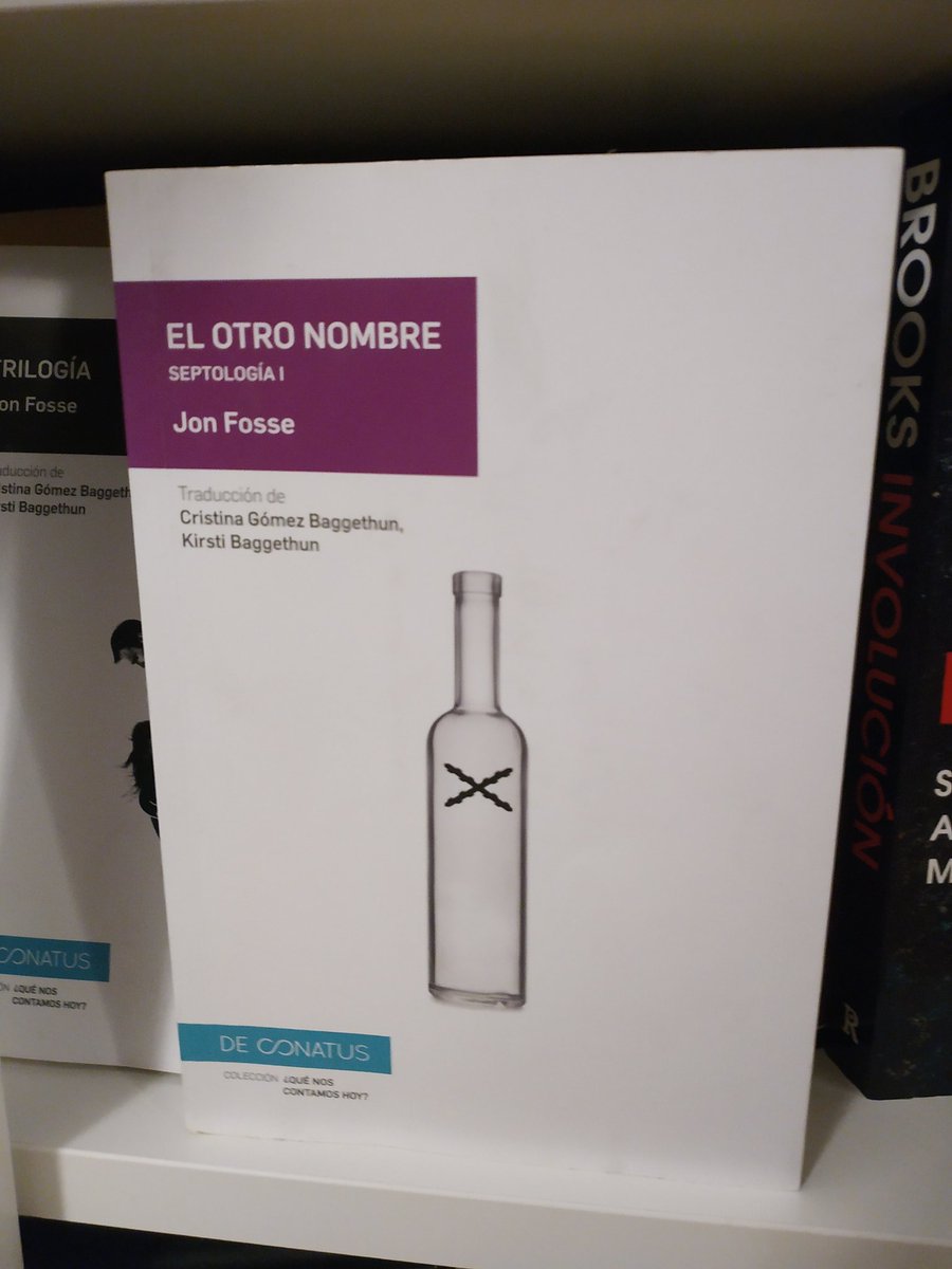 El otro nombre Jon Fosse  da inicio a una septología en la que un pintor reflexiona sobre la vida, sus relaciones personales y su espiritualidad.
Cuenta con la curiosidad de no incluir puntos ni comas. Gran descubrimiento me hizo <a href="/en_bookle/">Fernando Bonete</a> y gracias a <a href="/deconatus/">deconatus</a> por publicarlo