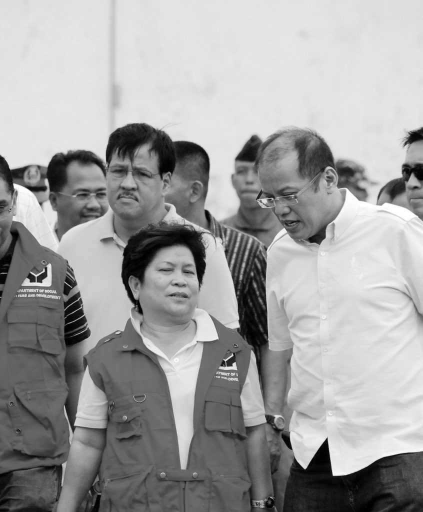 EasyJeric's tweet image. The epitome of public service in one photo #RIPDinkySoliman

#JesseRobredo #PNoy #DinkySoliman