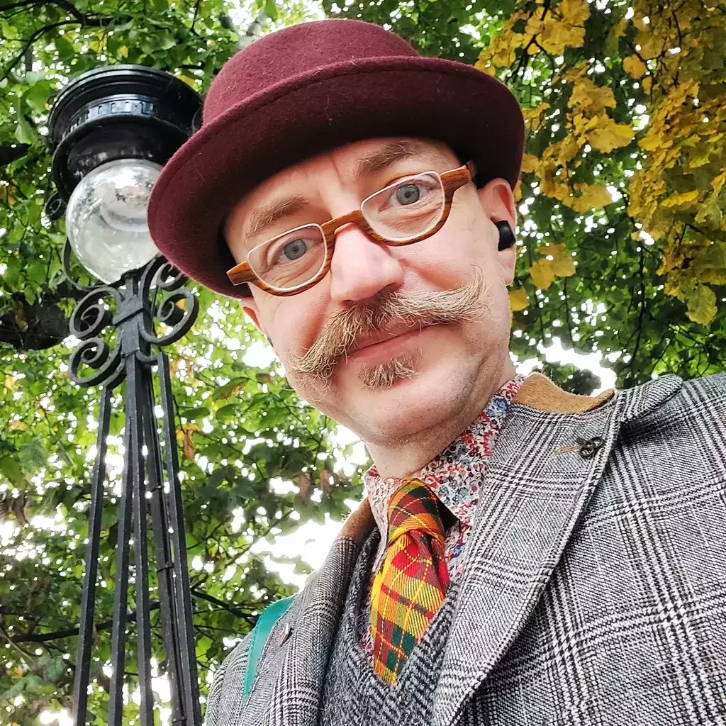 JaseRutter's tweet photo. The trees in Princes Street Gardens leave us in no doubt that autumn is creeping up on us. Makes me fancy getting something made in the Canadian Maple tartan. 🍁
.
.
#tartantie #porkpiehat #moustachestyle #moustache #dapperchap #dapperstyle #ootdmenstyle #outdoor #menwithsty… https://t.co/X9vWuFfOGy