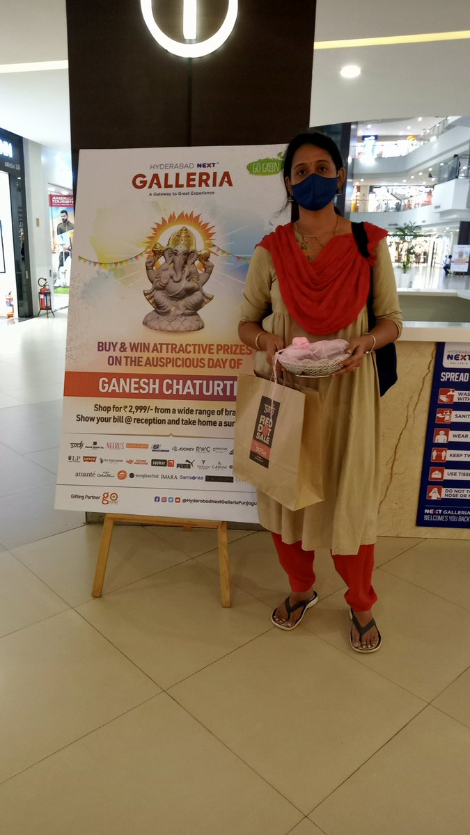 HydNext's tweet photo. Day 9th of making our customers happier with Ching's Secret  Gift hampers. We look forward to more today! Meanwhile, Congratulations to our winners!
#galleriamall #Punjagutta #seedganesha #ganeshchaturthi #festival #planet #gift #prize #ParticipateAndWin https://t.co/0hRWJTvd8Q