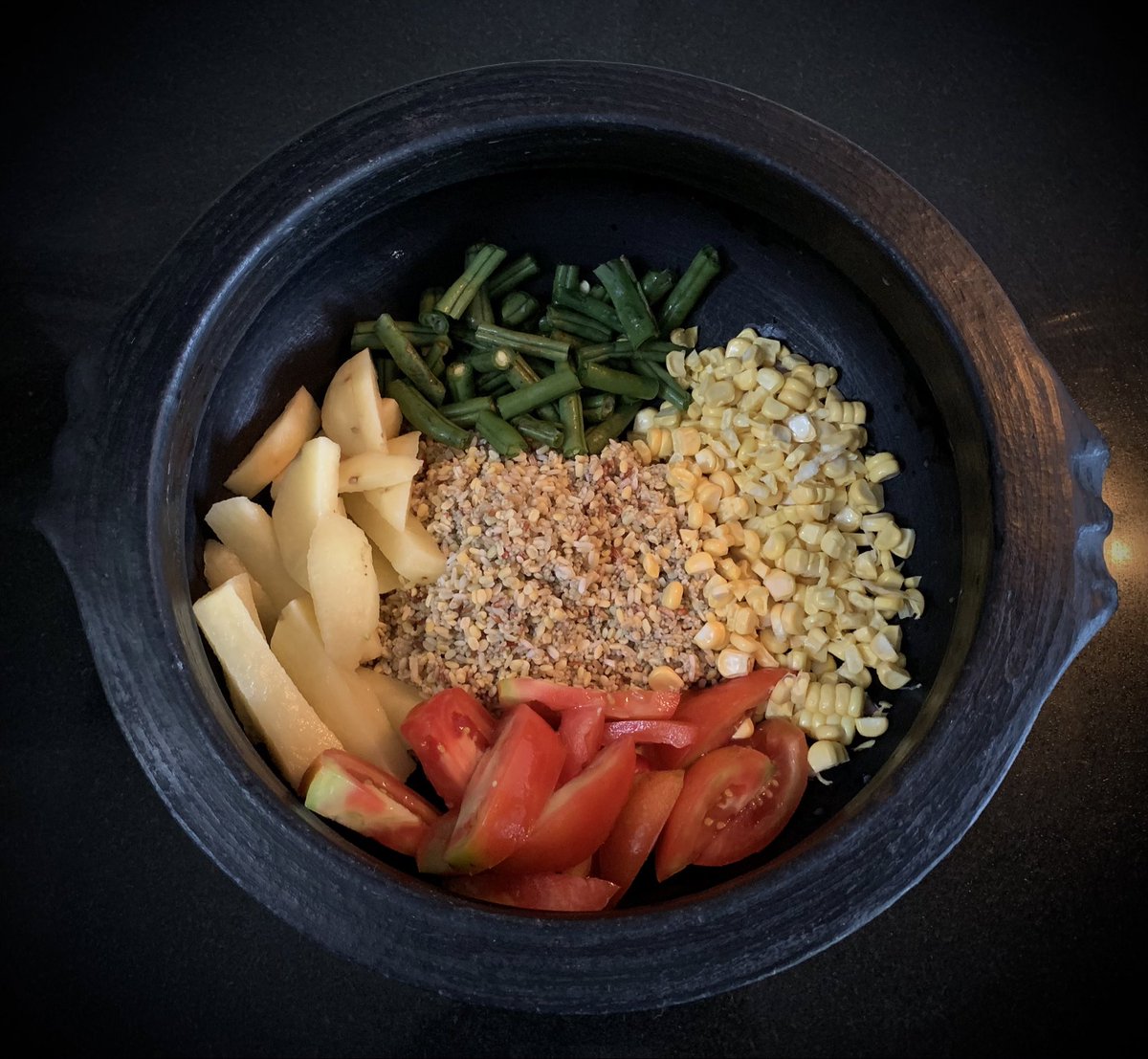 anilbhatortho's tweet image. #Thread : #Family v/s #Khichadi 

The word khichadi sometimes denotes negativity ..as we routinely say that ‘you have made a Khichdi out of a situation’ but in reality, Khichdi is a metaphor for many of our life lessons especially related to the family