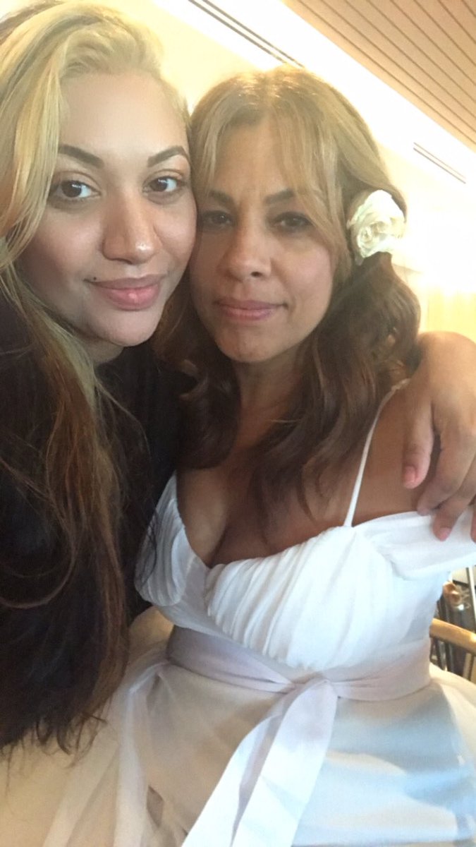Me and my mom 💓 🇵🇷#daughterofthebride #weddingtings #loveyou