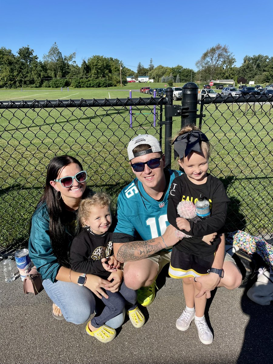 Bretttm20's tweet photo. Falcons fans in the morning and @Jaguars fans all the time 🐆 https://t.co/485AdjzUOh
