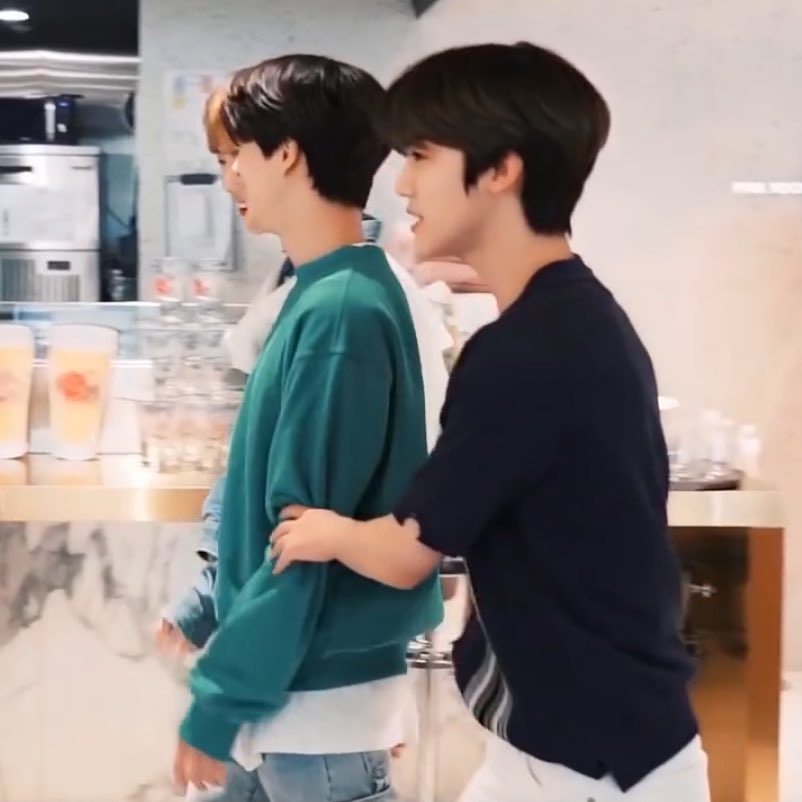 mypinkjam's tweet image. ฮือออเดินควงแขนแบบแฟนไปดิ😣