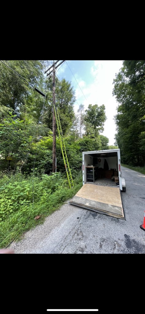 nathan_mobley6's tweet photo. So my trailer was stolen last night out of latitudes apartments in Greenwood. This is literally how I make my money so please share this so I can hopefully find it. Packed full of all my tools. The back door has sent in the bottom from where I was rear ended. Please share this. https://t.co/uDq5VN28vC