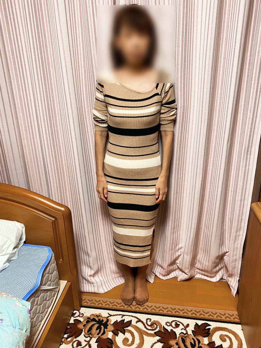 女性はストッキングを履くものらしいです😊
確かに履いてる方が萌えますね😆