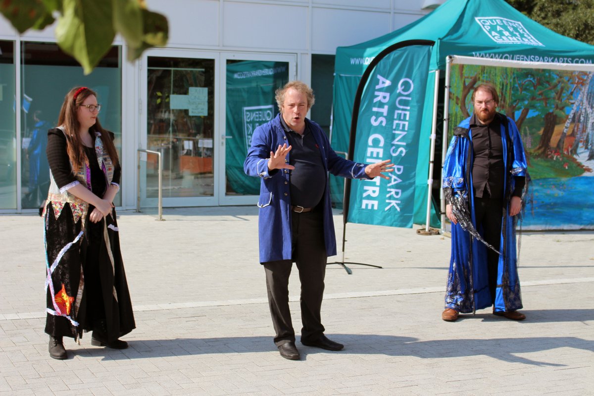 UnboundTheatre's tweet photo. We had a fantastic time performing 'The Gongoozler's Tale' at the @WatersideFestvl #SeptemberSaturdays event yesterday. We're back at the next event on 25 September performing another brand-new show. More news tomorrow!
#UnboundStorytellers #Aylesbury #Bucks #Stoytelling https://t.co/LHZ6QhwOut