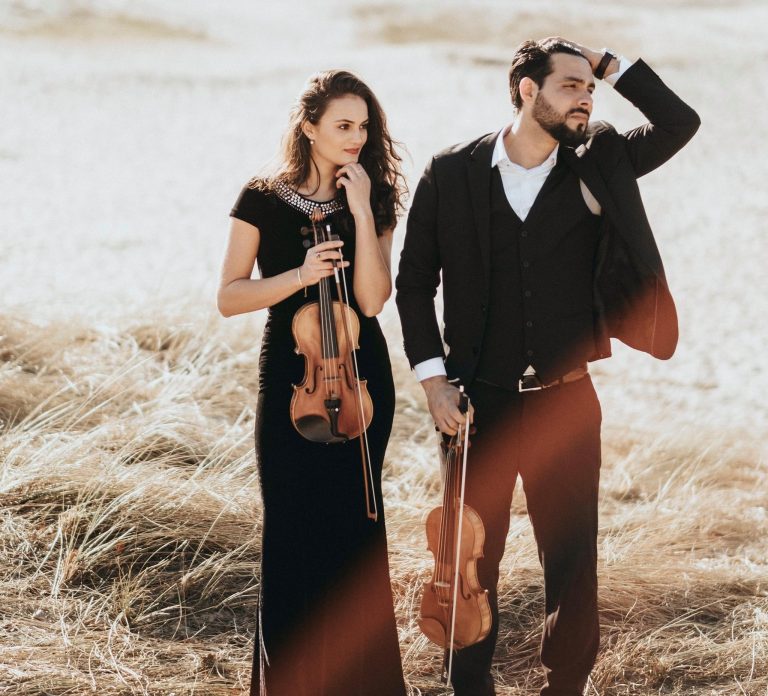 PROGRAMMA ZONDAG 19 SEPTEMBER

Op deze laatste dag van Kunst aan de Vaart BUITEN kun je genieten van 2 muziekoptredens, zowel vioolduo René Gutiérrez González en Nouschka van Schaik  en gitaarsolist Rick Doornbos 

Check het schoolbord op de Kop van de Vaart voor meer informatie.