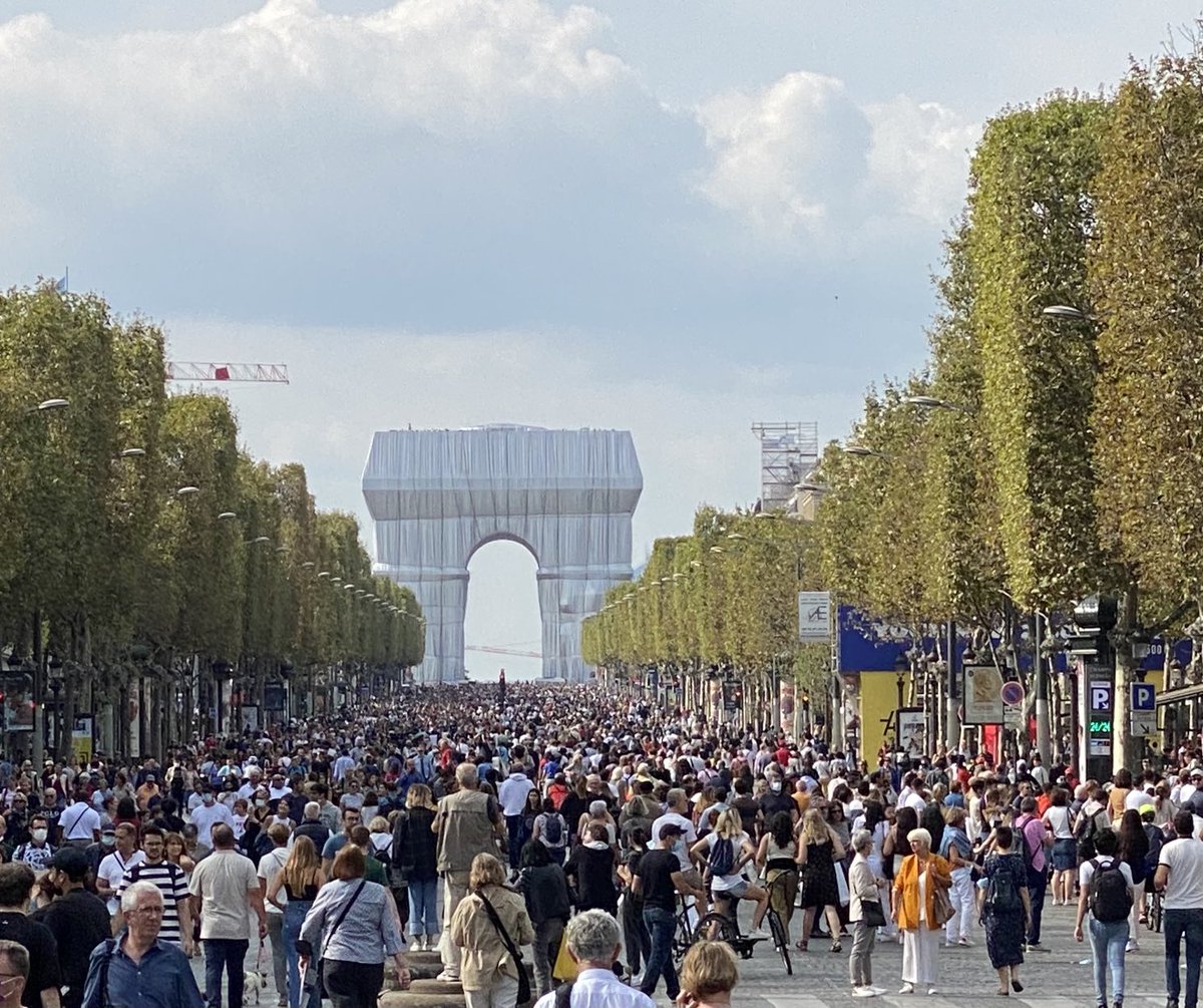 La foule des grands jours sur les Champs 
#ParisSansVoitures
#ArcTriomphe