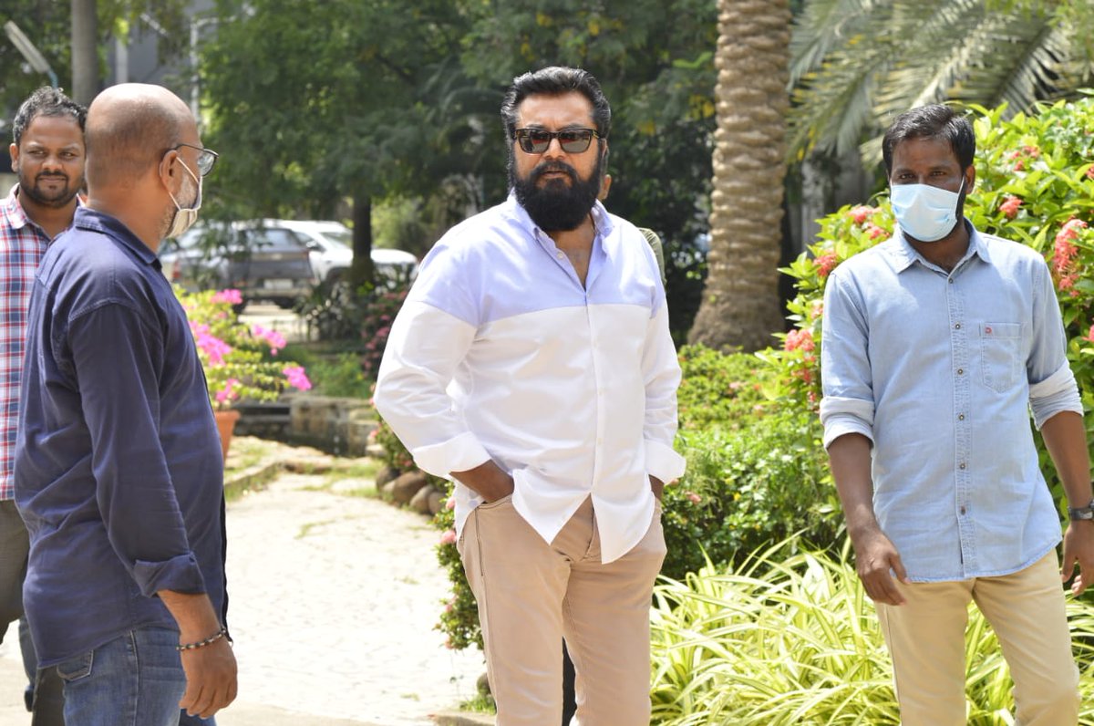 KollywoodCinima's tweet photo. @realsarathkumar #Ashwathi STARRER NEW PROJECT  LAUNCHED WITH A RITUAL CEREMONY. 

PRODUCED BY  ROSHKUMAR  OF M360°STUDIOS
DIR BY THIRUMALAI BALUCHAMY  Vedshanker Sugavanam is the music director

The others in the star cast includes RNandaa,Sugasini, Singmpuli, Siddhiq &amp;few more https://t.co/20fg2qSlJw