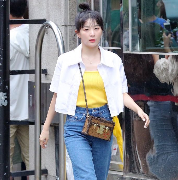 ELLE Japan features Jimin's Louis Vuitton 'Petite Malle' bag as one of the  most popular designer bags among Korean Celebrities