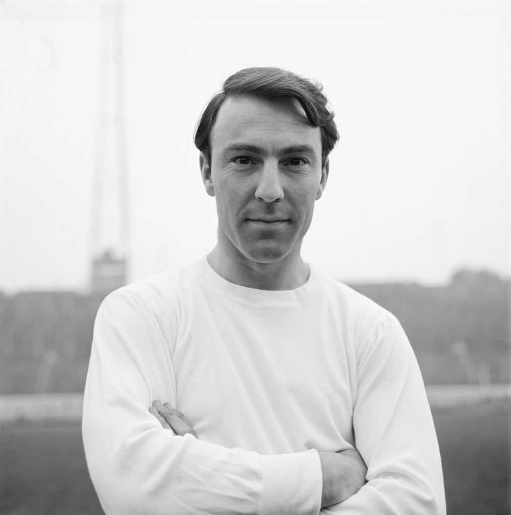 premierleague's tweet photo. The Premier League are deeply saddened to hear of the passing of former @England, @ChelseaFC, @SpursOfficial and @WestHam striker Jimmy Greaves

We offer our condolences to Jimmy’s family, friends and all those who worked with him at this sad time

➡️ https://t.co/1SZQGLsajA https://t.co/WBDdVjoc94