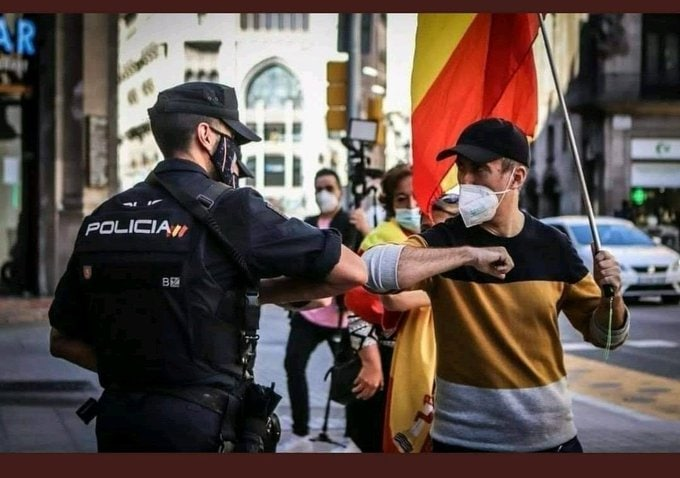 lourdescr3's tweet photo. cuando una imagen que lo dice todo sin necesidad de hablar...
#Chueca 18 de Septiembre del 2021, año que será recordado por los delitos de odio impuestos por la #Ultraderecha  y permitidos por el @PSOE https://t.co/0dp1FC12Rs