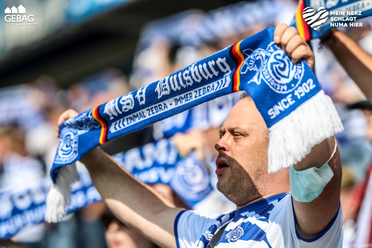MSVDuisburg's tweet photo. Der erhöhte Pulsschlag gehört halt zu unserem #MSV dazu, genauso wie mittlerweile die #GEBAG Fotogalerie, die nochmal auf das letzte Spiel unserer #Meidericher Jungs zurückblickt. Einen schönen Sonntag, #Zebras!

📸https://t.co/eaa0cTabyC

#herznumahier 💙#MSVEBS #3Liga https://t.co/MNmZRFl5CJ