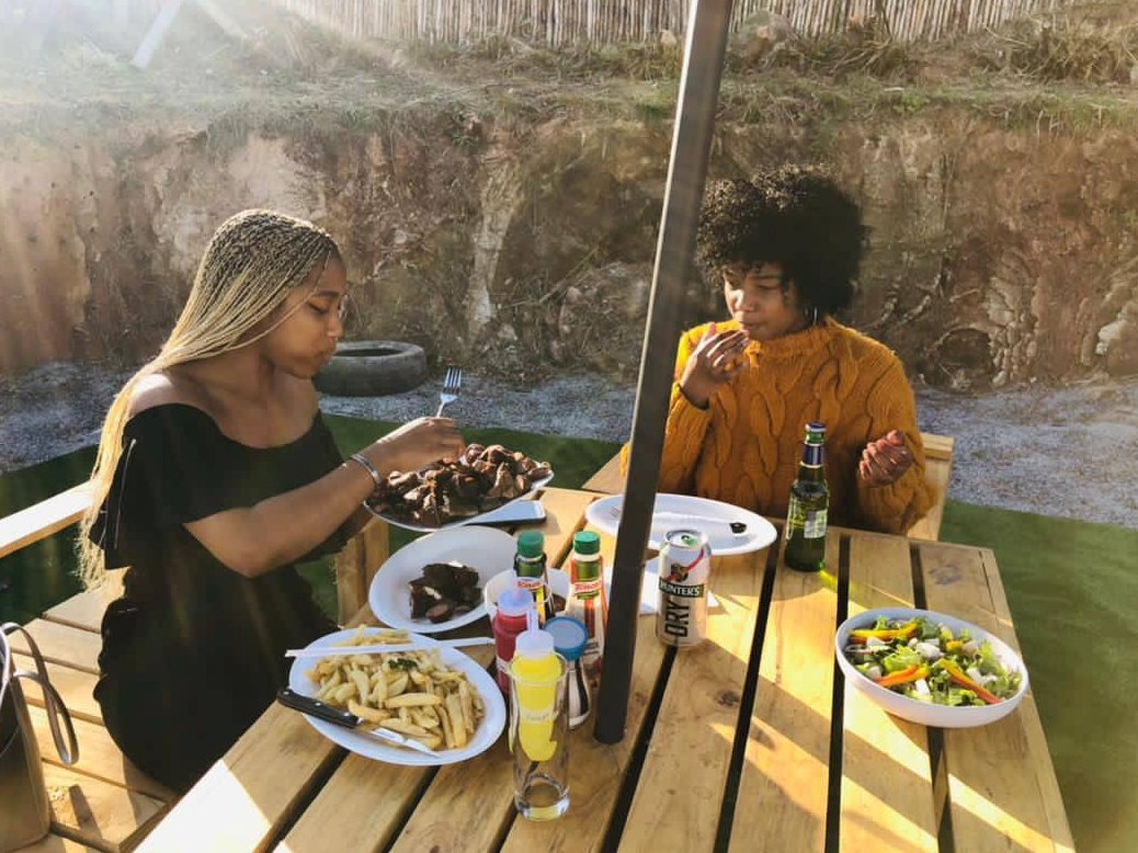 cafe_flex's tweet photo. It's a Sunday, a sunny day๐Whats a better way to close off the weekend than some good food, music and the people you love?
#Flexfaces https://t.co/bnWRzKqC7w