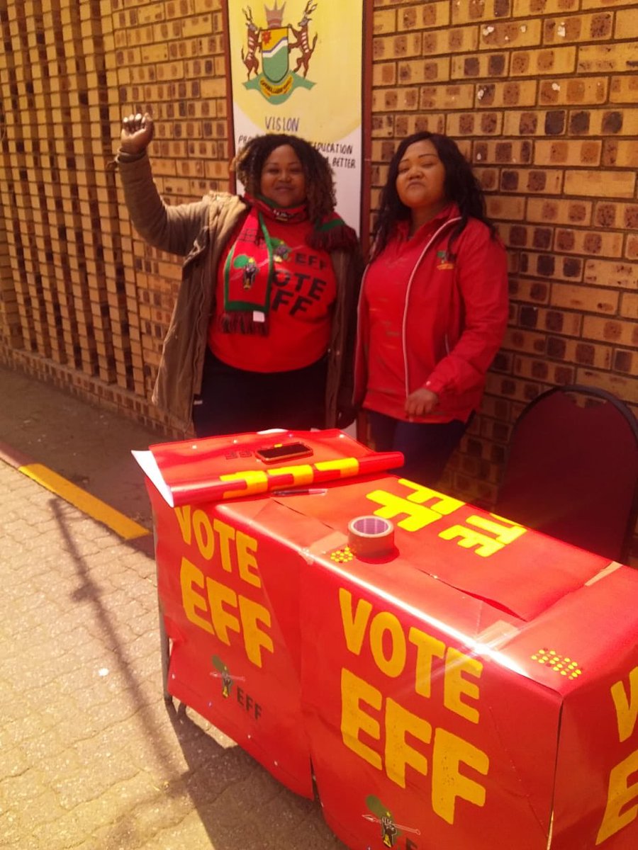 LoratoTito's tweet photo. EFF all the Way Gert Sibande Region Fighters are Everywhere for Voters Registrations Weekend.@EFFSouthAfrica @veronica_mente @collensedibe https://t.co/xBGeRK49uh