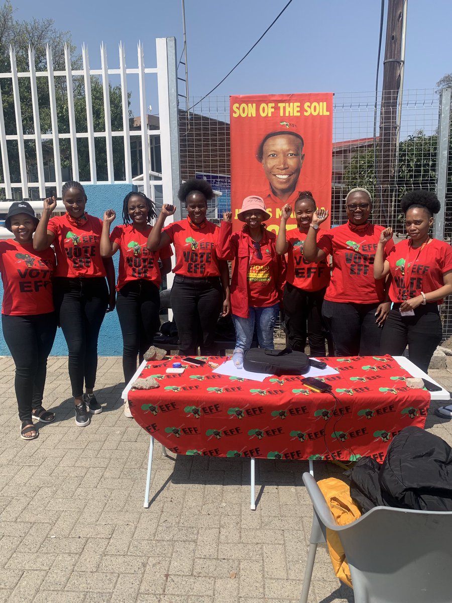 LoratoTito's tweet photo. EFF all the Way Gert Sibande Region Fighters are Everywhere for Voters Registrations Weekend.@EFFSouthAfrica @veronica_mente @collensedibe https://t.co/xBGeRK49uh