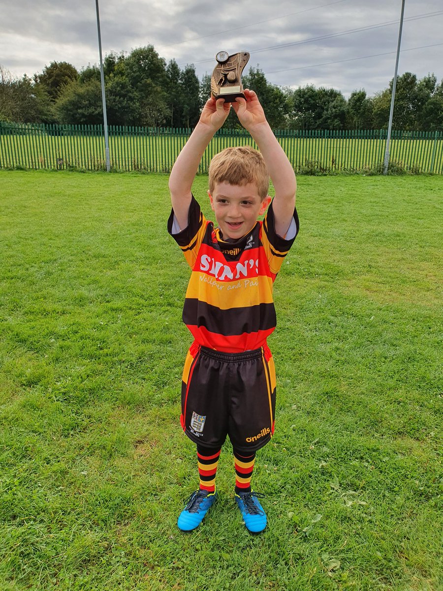 FionaMccooey's tweet photo. Wowsers, first match and won the most improved player trophy. Beyond proud parents ❤ its all thanks to Miss Ashcroft suggesting he join a team x @MrsLeylandQP @QueensCoEURC https://t.co/rI6dUojWw3
