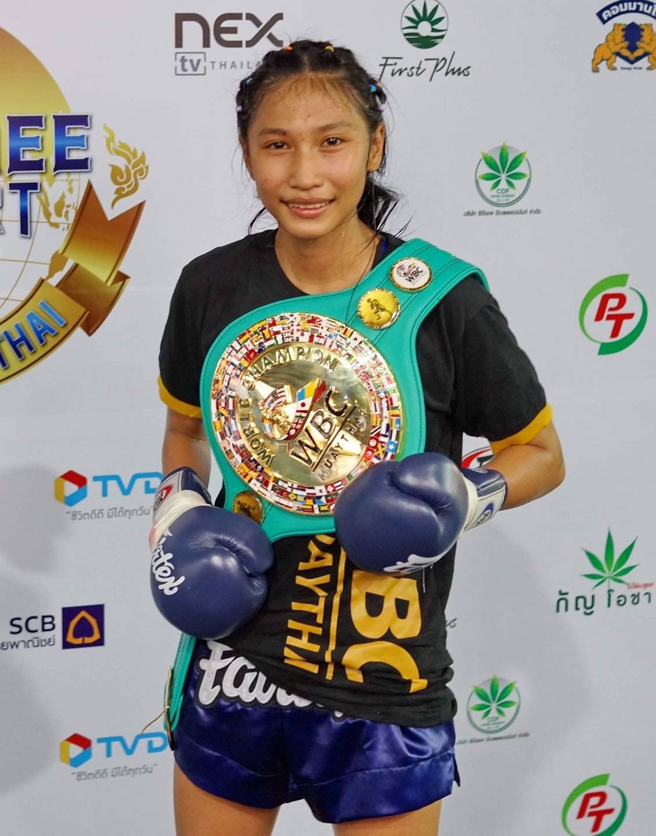 Teirrabyte's tweet photo. History was made last night when the first female boxing match was held in Lumpini Stadium, which, for 65 years since it’s opening, has barred women from entering the stage. Stay tuned for my feature on the women making waves in the #MuayThai industry. Photo: Lumpini — Go Sport. https://t.co/MjRva6JbqB