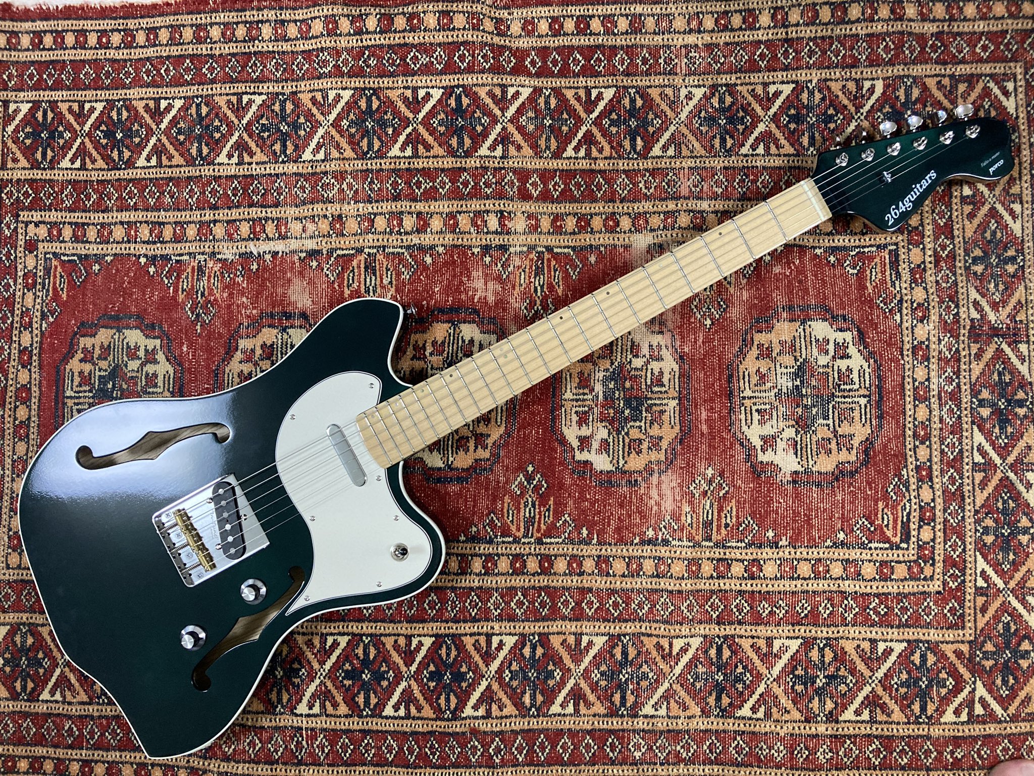 フクオカタケアキ カッコいいし軽い エレキギター 264guitars T Co 1bra57miyl Twitter