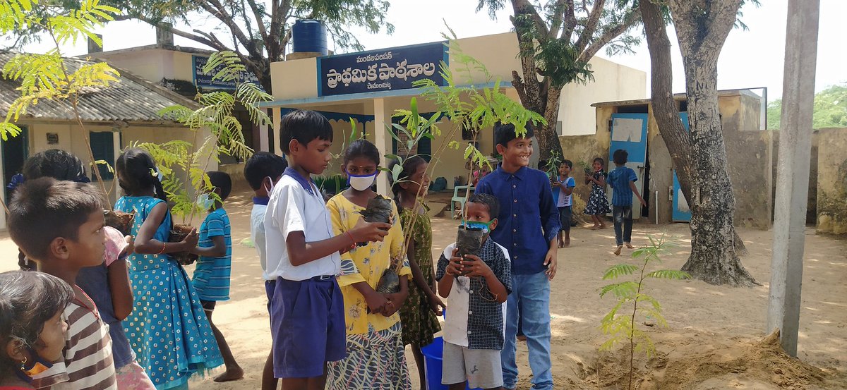 YadhumadiR's tweet photo. Plantation program by our #Yadhumadi group NGO volunteer with school children.
@GeethikaVenkatesan
11 Y, young Environmentalist
#Trees for Future Rain
#savenature
#planttrees
#ActOnClimate #ClimateActionNow #ClimateEmergency #climateemergencynow 
#futurerain 
#youngstrike https://t.co/kbaRRJDxKk