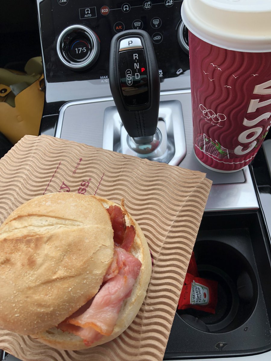 VinceArmitage's tweet photo. @CostaCoffee Bacon bap but NO brown sauce…! Come on Costa this is Northern England… ketchup for burgers, brown sauce for bacon…👌 https://t.co/vPXANIpGcJ