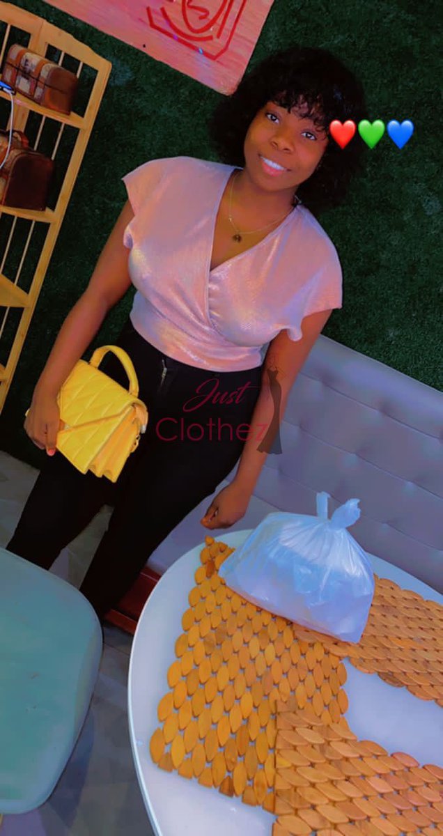 Just_Clothez's tweet photo. Our #womancrush Olivia, #spotted in her metallic front wrap crop top from us 😍🔥.
Start your week right by shopping from us 💃🏾.
We have lots of beautiful items available.
Call/WhatsApp us on 0243151619/0249244819.
#justclothez #accra #accragoodsmarket #ghfines #accrawedey https://t.co/mkf3kpoa6S