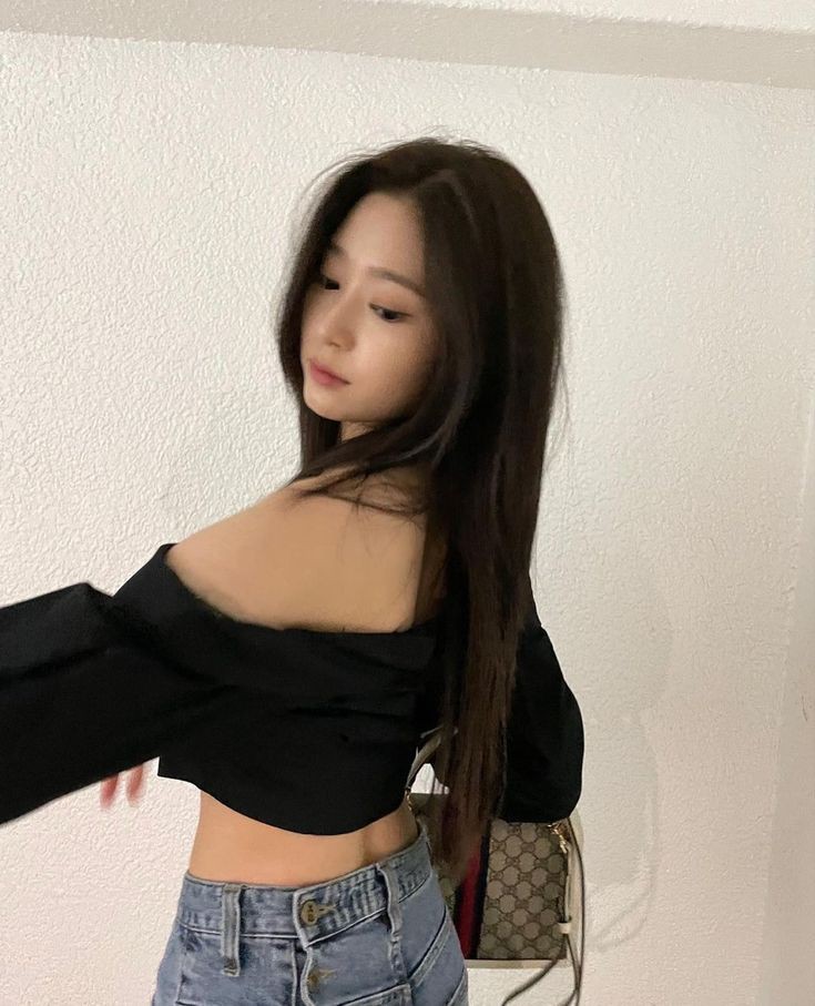 picsofminju's tweet image. Minju screams so much perfection