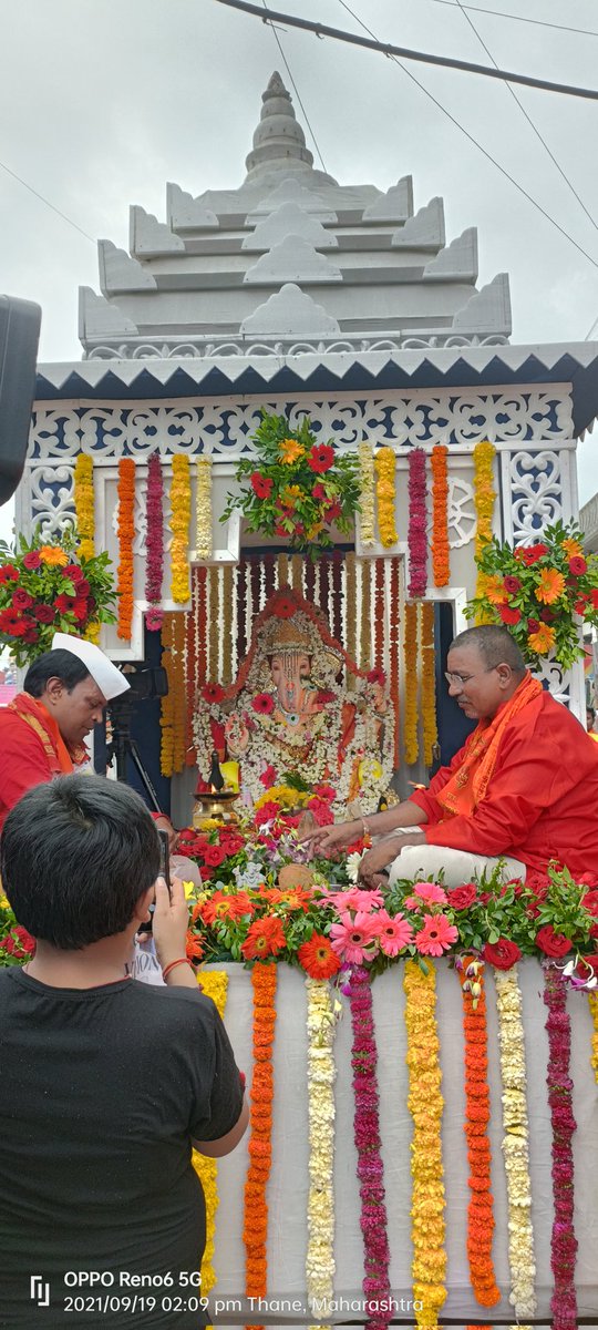santoshshetty50's tweet photo. सुख, समृद्धी आणि आनंद घेऊन येणारा लाडका बाप्पा जाताना निश्चितच सर्व संकटे, दुःख व विघ्नांचे हरण करून जाईल..
त्याच्या आगमनाने निर्माण झालेले सकारात्मक वातावरण कायम ठेवण्याचा प्रयत्न करूया.
#अनंत_चतुर्दशीच्या_हार्दिक_शुभेच्छा
#एकात्मतेचाराजा #बाप्पा_माझा
#DNMM #SSS
@santoshshetty50 https://t.co/U4mfPceoYc