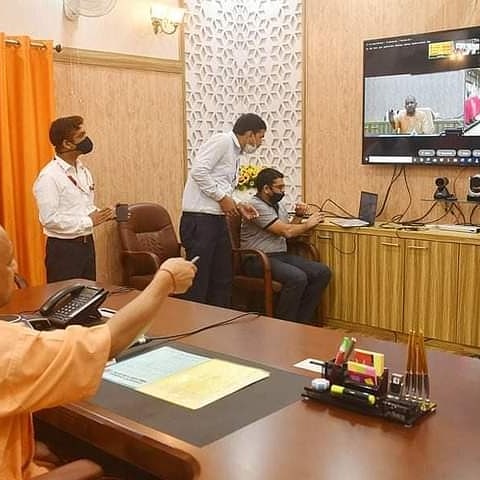 PoliticalYatra's tweet photo. कानपुर Metro परियोजनाओं के लिए यादगार दिन 
श्री योगी आदित्यनाथ ने आज वस्तुतः पहली मेट्रो ट्रेन का अनावरण किया। नवंबर 2021 में प्रायोरिटी सेक्शन पर चलने वाली ट्रेन को देखते हुए ट्रेन को सावली, गुजरात से #कानपुर के लिए हरी झंडी दिखाकर रवाना किया गया है। #kanpurmetro https://t.co/HTksnsrsOx