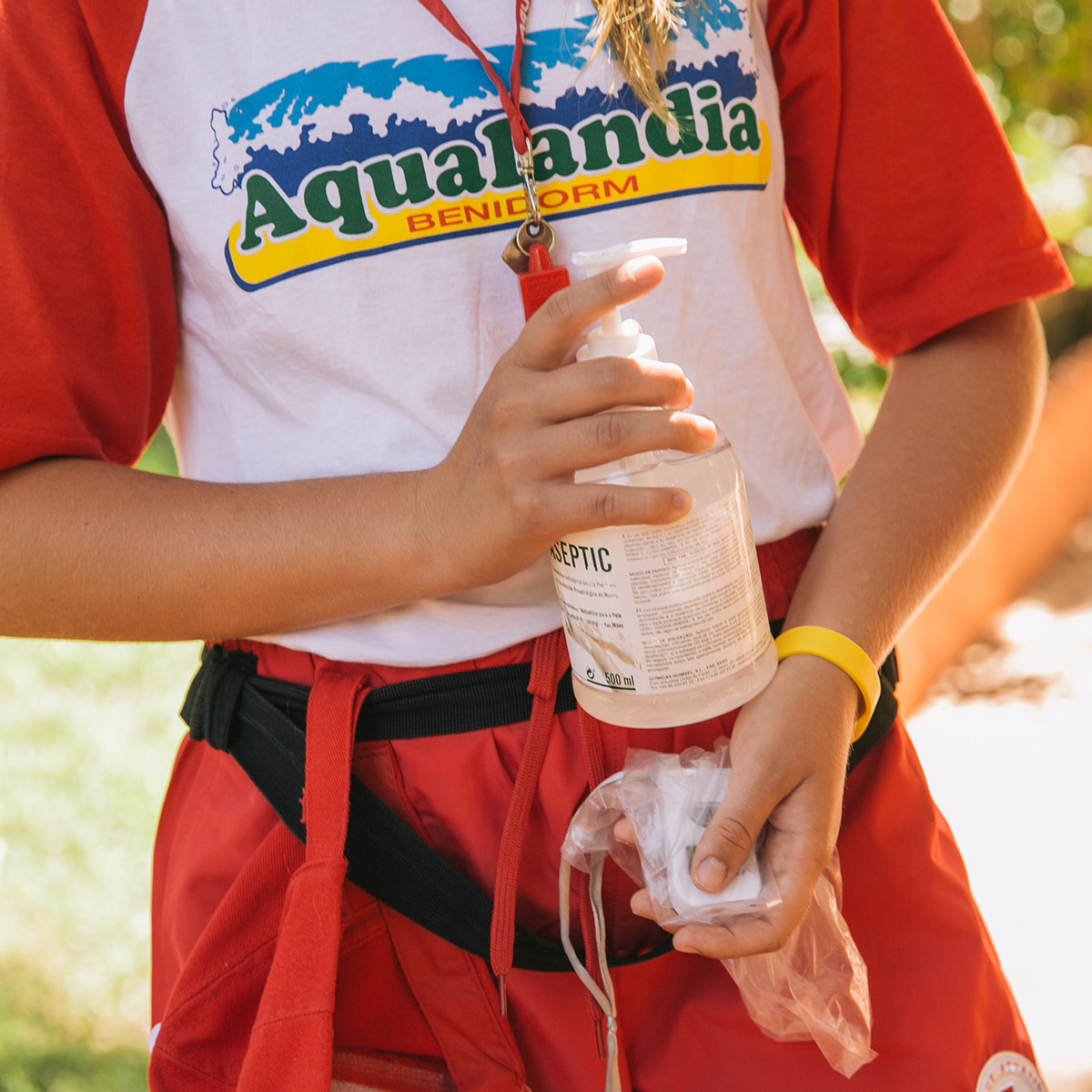 ¡Seguimos adelante con las medidas de seguridad! 😊 Desde el principio hasta el final, en <a href="/aqualandiabnd/">Aqualandia Benidorm</a> nos tomamos muy en serio vuestro bienestar. 💯 ¡Pero necesitamos que nos eches una mano para hacerlo posible! 💪 ¿Contamos contigo? 👌