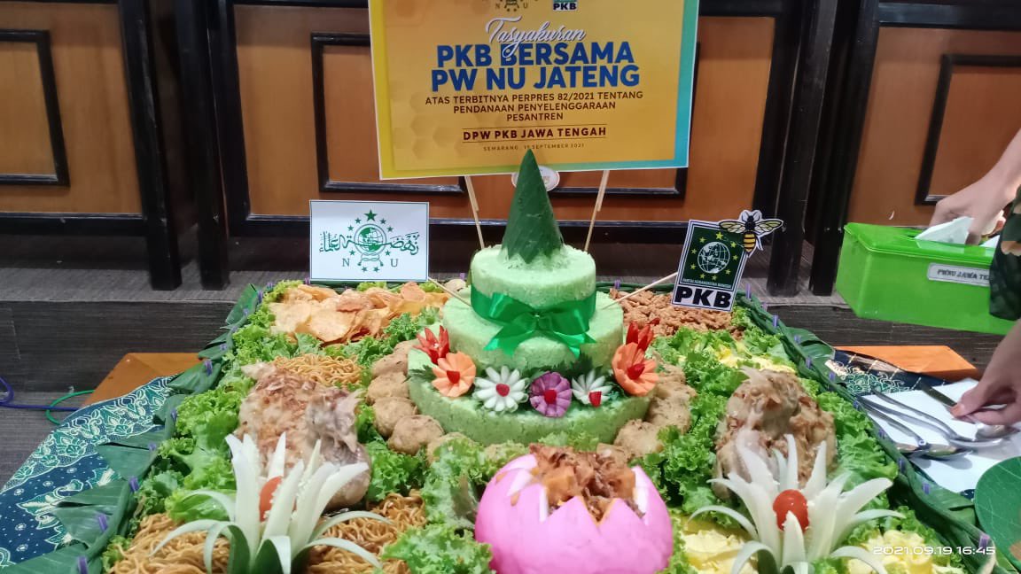 _sarifabdillah's tweet photo. Tasyakuran @pkbjawatengah bersama @nujateng atas terbitanya Perpres 82/2021 tentang Pendanaan Penyelenggaraan Pesantren.

#pkbjateng #nujateng

@Ubaidullah_Sdq @muzamilmahmud 
@yusuf_ch @Sukirman_Kir https://t.co/tPWnnOWdMr