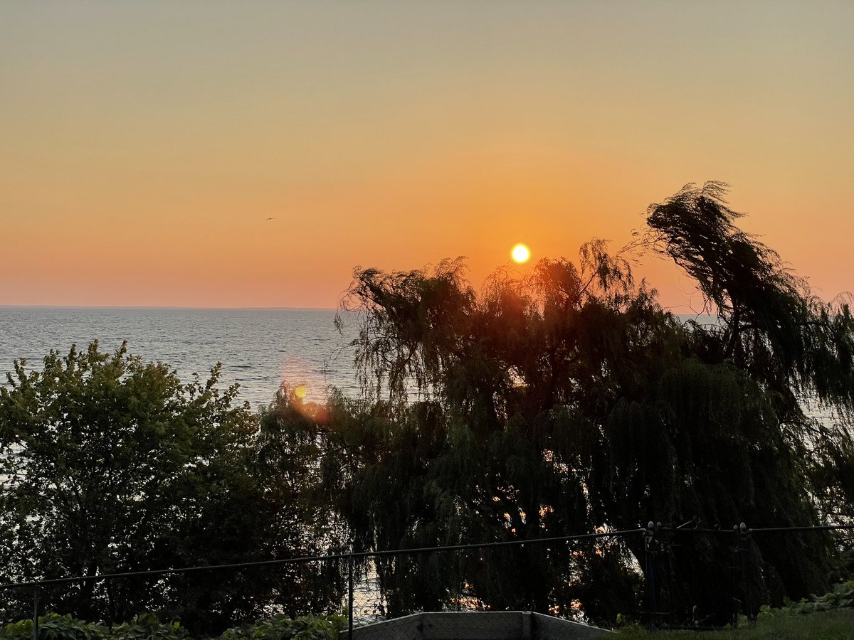 RivaCottage's tweet photo. Chesapeake Beach sunrise on the #ChesapeakeBay. Only three more days till the fall equinox. Make all your sunrises count! https://t.co/nNmy5Y6Z1c