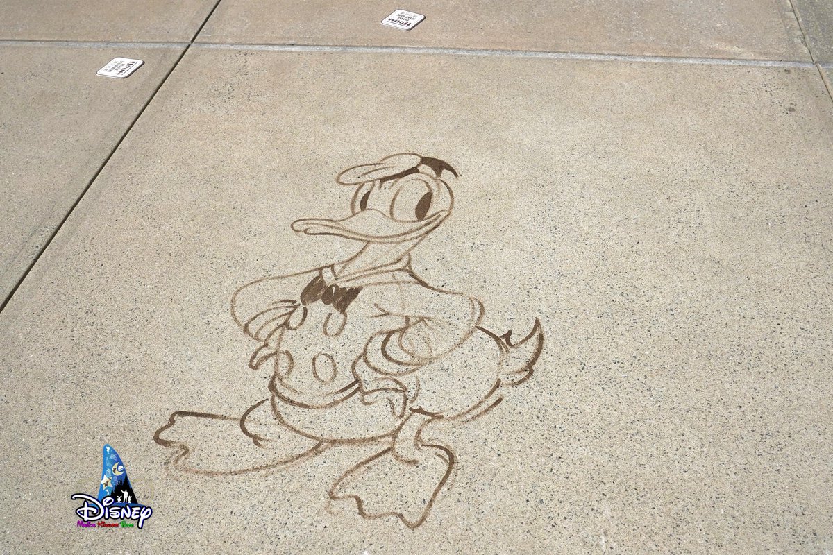 Pavement Art @ Hong Kong Disneyland Resort (September 19, 2021): Donald Duck (Classic Look)

#Disney #DonaldDuck #唐老鴨 #DisneyParks #HKDL #HongKongDisneyland #HKDisneyland #香港迪士尼 #香港迪士尼樂園 #香港ディズニーランド #PavementArt #Art #MagicMakers #DisneyMagicMakers