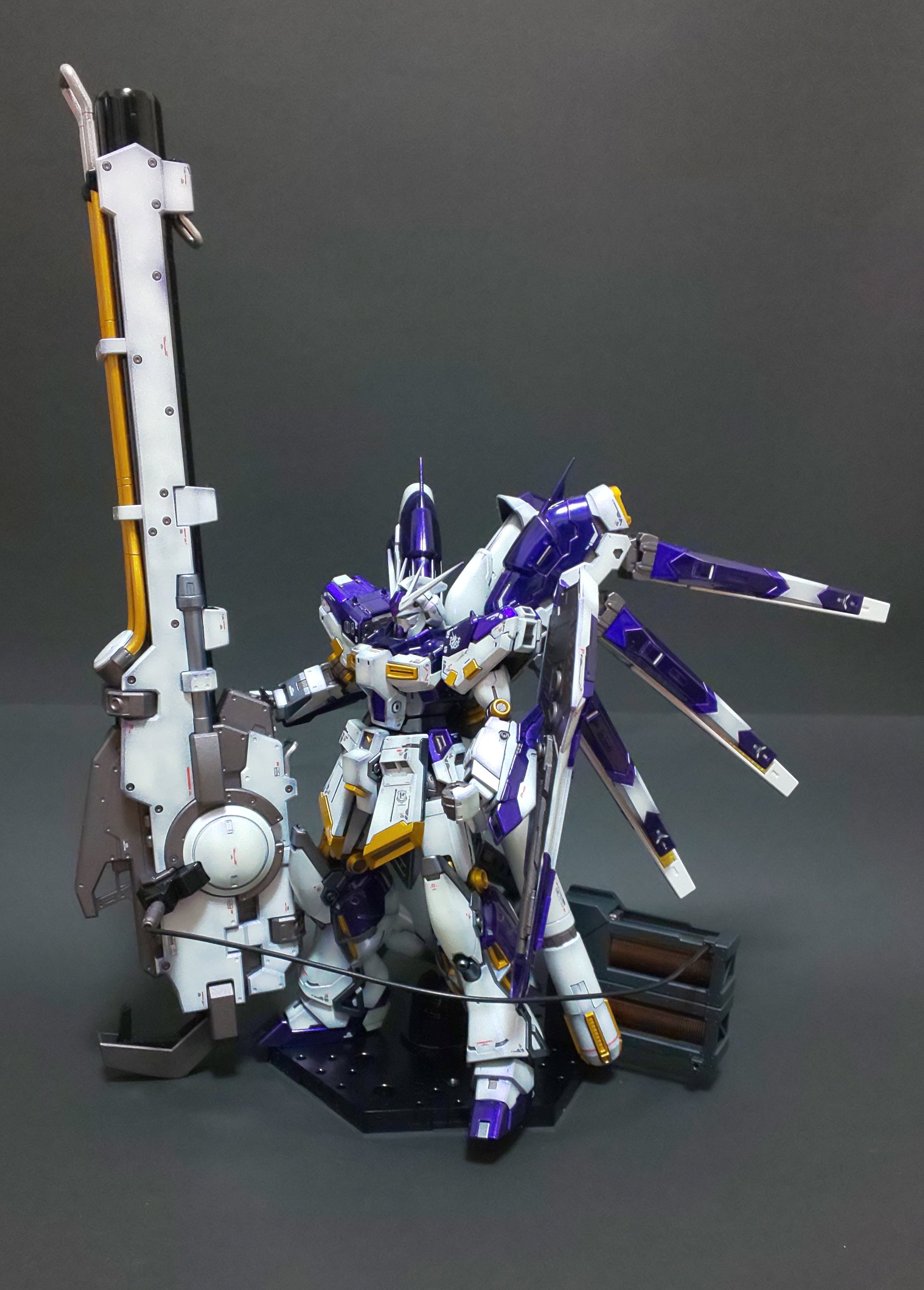 RG Hi-νガンダム+ハイパーメガバズーカランチャー 塗装済完成品