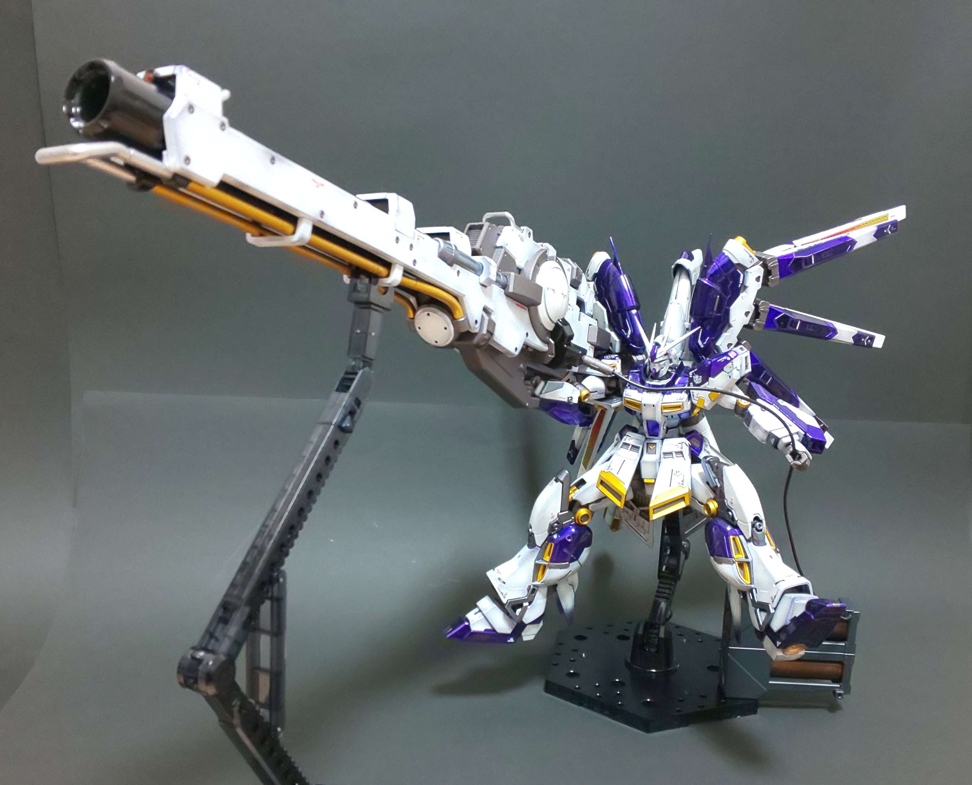 RG Hi-νガンダム ハイパーメガバズーカランチャー 塗装品 RG Hi-νガンダム+ハイパーメガバズーカランチャー｜@_kayu_さん