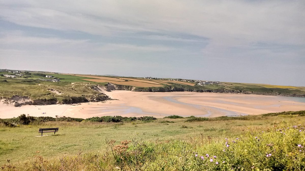 BowgieInn's tweet photo. Beautiful shot shared in last month’s #letsseayoursnaps competition 😍 Who can spot The Bowgie in this photo?
📷 Anne Battersby https://t.co/TaLLe1YsE9