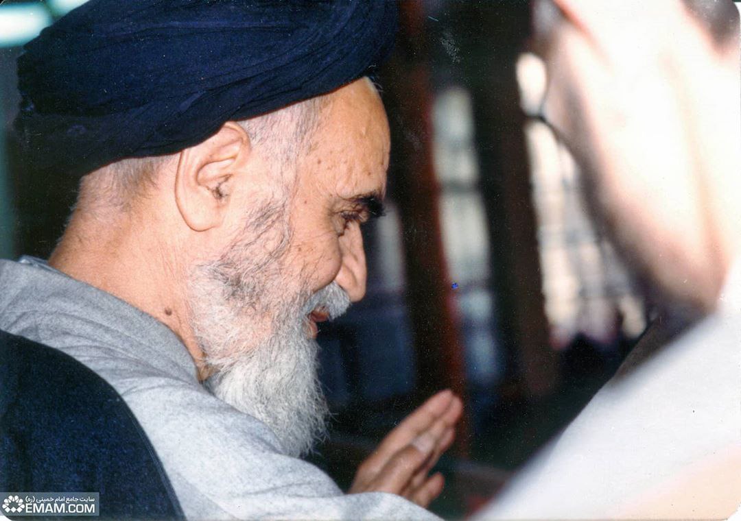 Imamkhomeini_A's tweet photo. نحن لم نتمكن من تهذيب أنفسنا. دعكم عني، وعليكم بتهذيب أنفسكم. إنتبهوا ولاتستبدلوا شيئاً بهذه الدنيا، واعلموا بأنّ الكل راحلون، فيجب علينا التقرب إلى الله تعالى ليأخذ بأيدينا هناك.

#الامام_الخميني https://t.co/yTK2I0yLEa