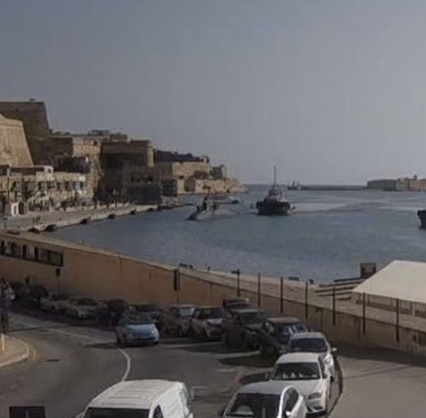 WarshipCam's tweet photo. German Navy Type 212A-class attack submarine S185 (U35) coming into Valletta, Malta on September 16 and leaving todsy - September 19, 2021 #u35 #type212a #s185 https://t.co/CXKPgUnPo6