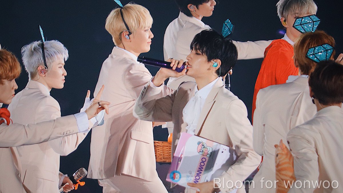 min9yu_tttop's tweet photo. thinkin’ about you x SVT bongbongie 💎

 @pledis_17 #SVTreamingDay2 #세븐틴 https://t.co/5G67jPOodh