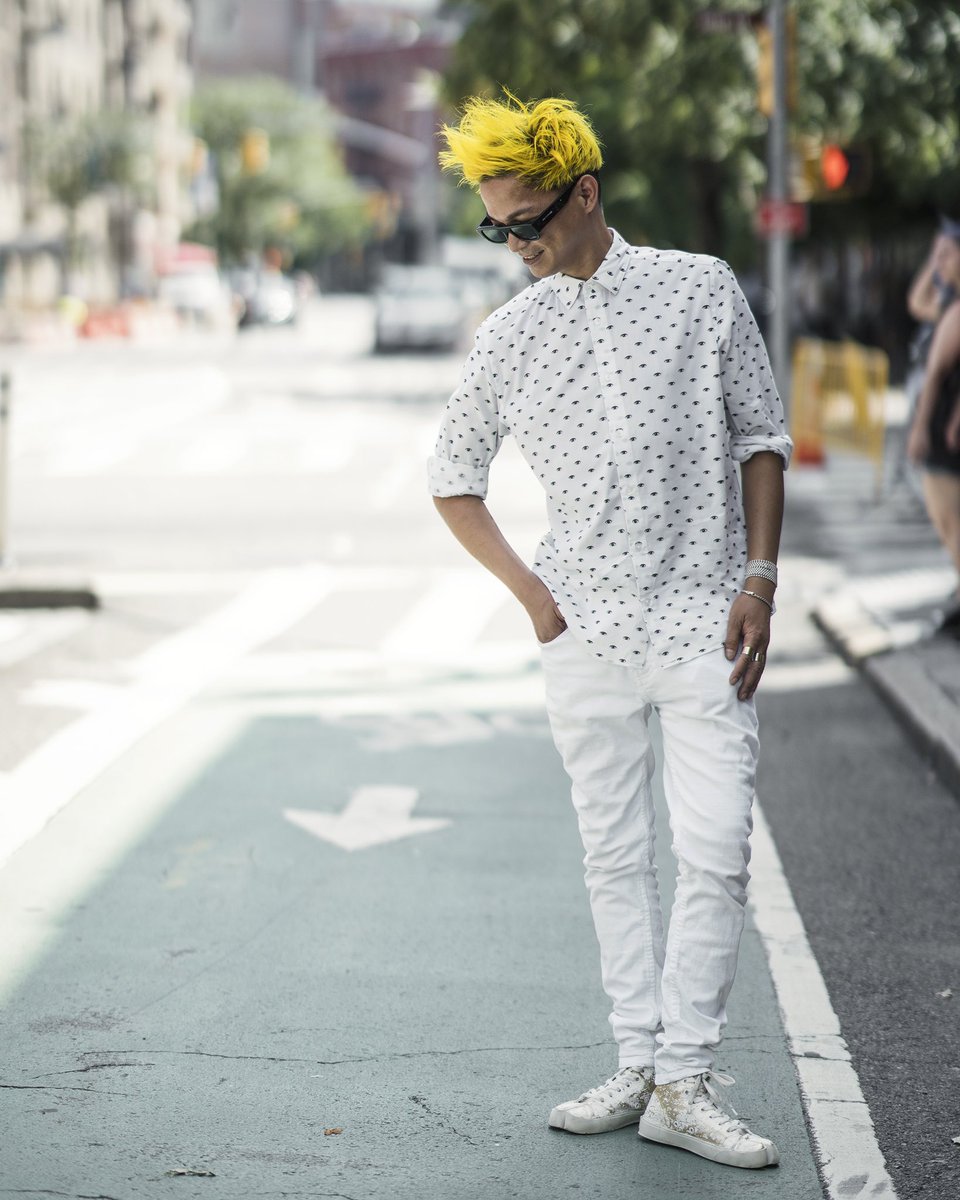 robbiequinnnyc's tweet photo. “White is one of my go to colors for clothes ‘cause I find it so chic!! And it looks great with a martini 😜🍸
And why yellow, WHY NOT?” 💛☀️💛 IG@makeupmark
#streetunicorns
#style #streetphotography #photooftheday #pootd #photography #photographer https://t.co/RibTOJLQ8D