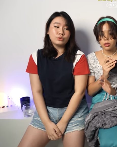 โกรธว่ะ ชวนเพื่อนมาทำคลิปร้องเพลงในช่องตัวเองสนุกๆแล้วเจอคอมเม้นงี้พูดถึงเพื่อนเรา…. คือทำไมมันต้องเป็นพวกเราวะที่ต้องใส่อะไรที่ไม่อยากใส่เพื่อที่จะเลี่ยงคำพูดเหี้ยๆแบบนี้อะ แล้วปกติก็คิดว่าช่องตัวเองค่อนข้างเป็น safe space พอสมควรนะ เจอแบบนี้คือโกรธอะ ทุเรด