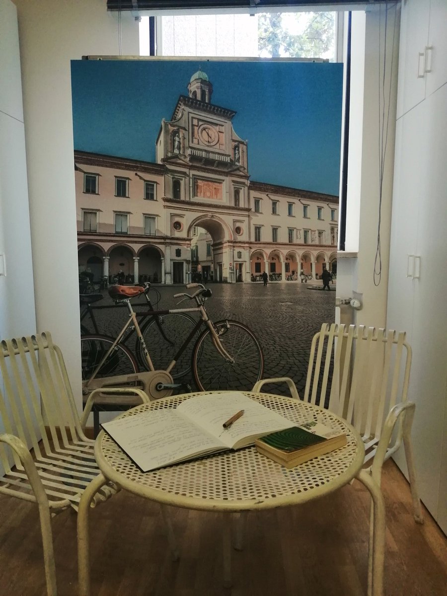 Jex_Goodheart's tweet photo. Seduta al tavolino di Elio ed Oliver, ho scritto è meglio parlare o morire? in due lingue. La mia e la tua.
#callmebyyourname #iltour https://t.co/pGF26F0Crd
