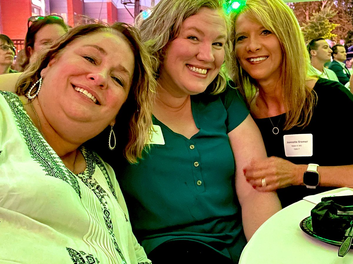 04Cosmo's tweet photo. Fun night out celebrating a phenomenal cause.  Thanks for the invitation Michael and Kimber!  #GrowWithUCS https://t.co/sW1idsrVHJ