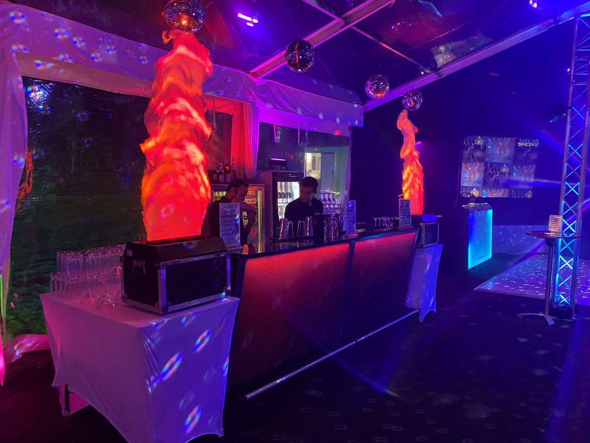 What a team we have. Thanks to all for making so many people happy. We are #simonpparties #vjsimonp