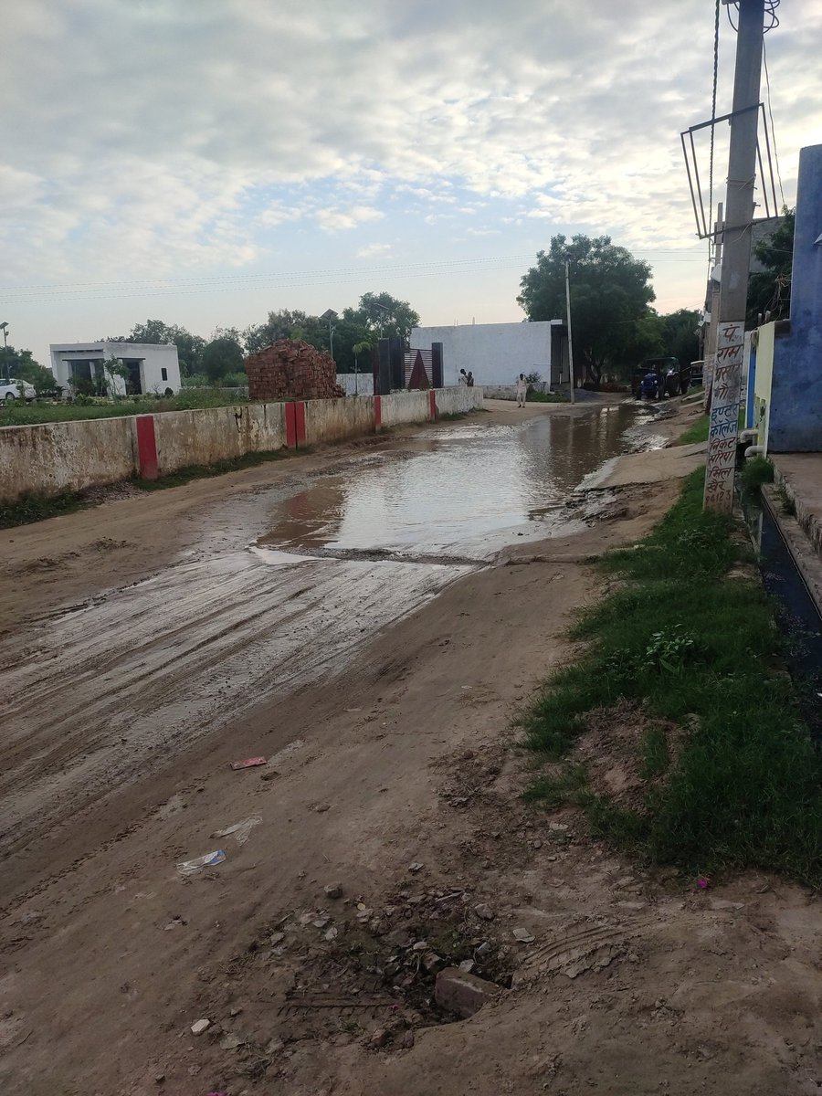 TarunRaheer's tweet photo. @myyogiadityanath  @CMOfficeUP U r explaining work executed in 4.5yrs tenure of yours but no work has been done on sewage and waste water disposal in Teh. Khair, Aligarh,U.P.. Please firstly facilitate basic needs. https://t.co/6aIdKu2cyO