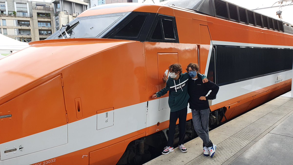 BenoitGonnet's tweet photo. Super expo à Gare de Lyon et Ground Control pour les #tgv40ans, une grande réussite, un vrai plaisir, une fierté! https://t.co/e856alwyfB