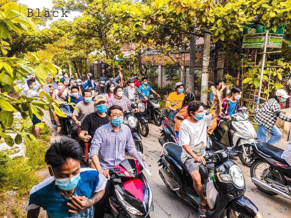 Protesters from the ChanMyaTharsi Tsp Strike, the Mandalar &amp; Co-operative University Strike, the Phayargyi Strike, &amp; the Industrial Zone Strike marched to the streets to end dictatorship. #JuntaUsesArtilleryWeapons #Sep19Coup  #WhatsHappeningInMyanmar