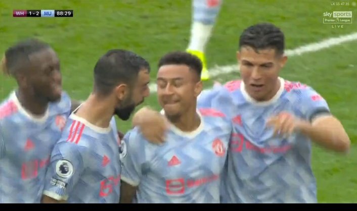 imthe_steve's tweet photo. You know why Jesse Lingard wears #14 jersey???

Because He want to be two times better than Cristiano Ronaldo. 

#WHUMUN https://t.co/uOmCNTQqkD